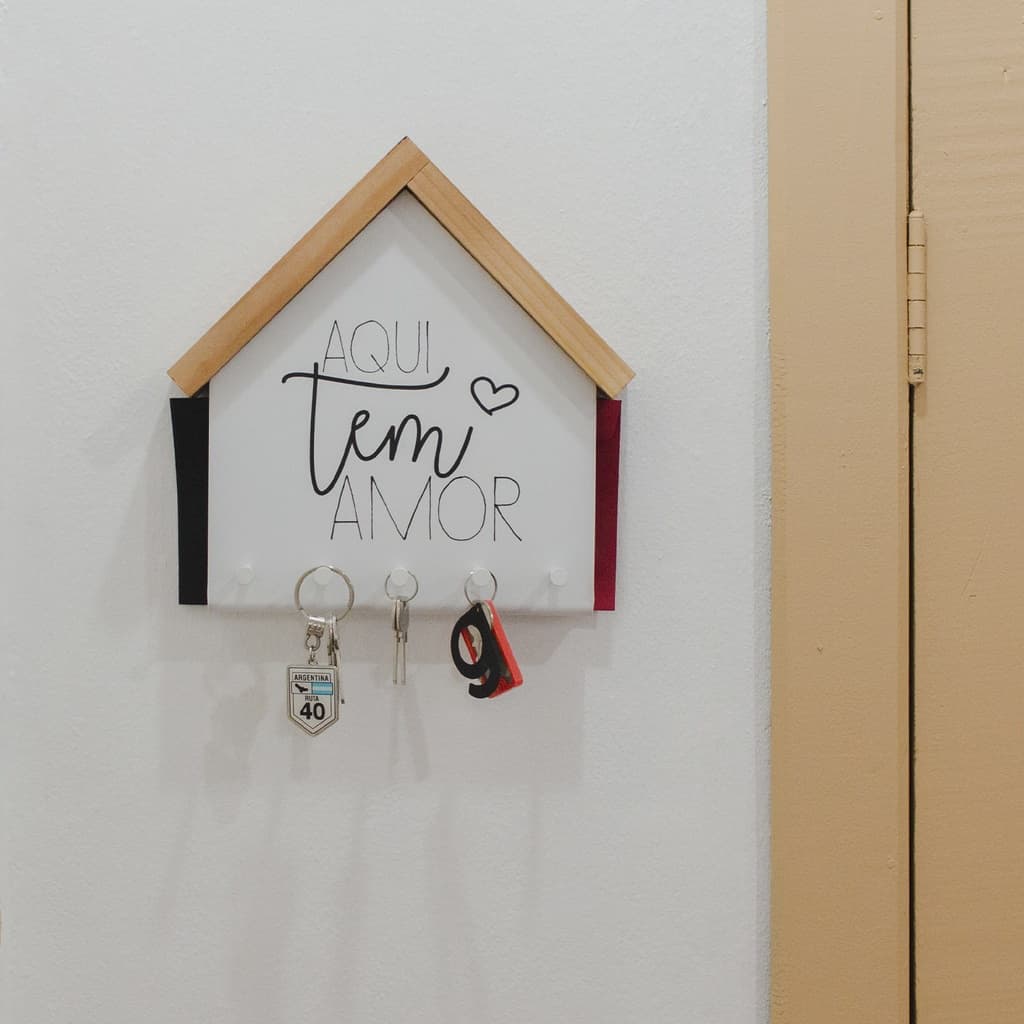 PORTA CHAVES E CORRESPONDENCIAS - AQUI TEM AMOR
