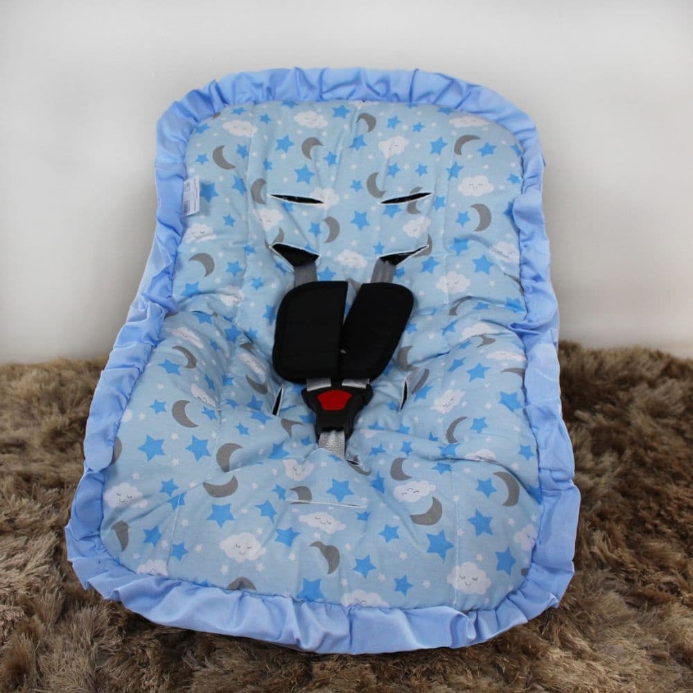 Capa Forro Acolchoado para Bebê Conforto, Menino, Azul Bebê, Nuvenzinha, 100% Algodão, Fácil de Remover para Lavagem