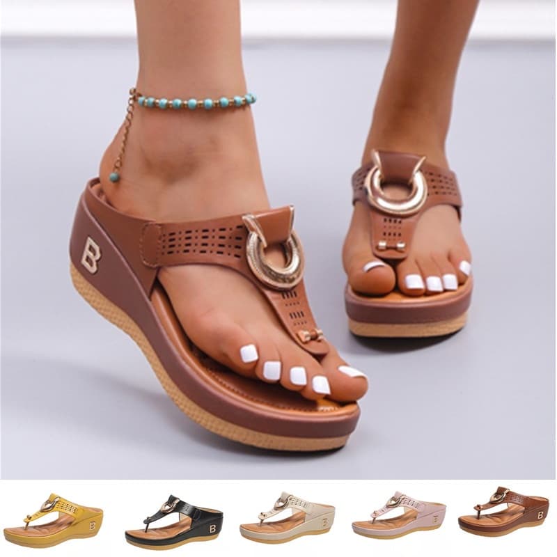 Novas Sandálias Femininas Em Chinelos Femininos Retro Beaded Pearl Buckle Flowers Decorativas Sapatos De Praia Cunha