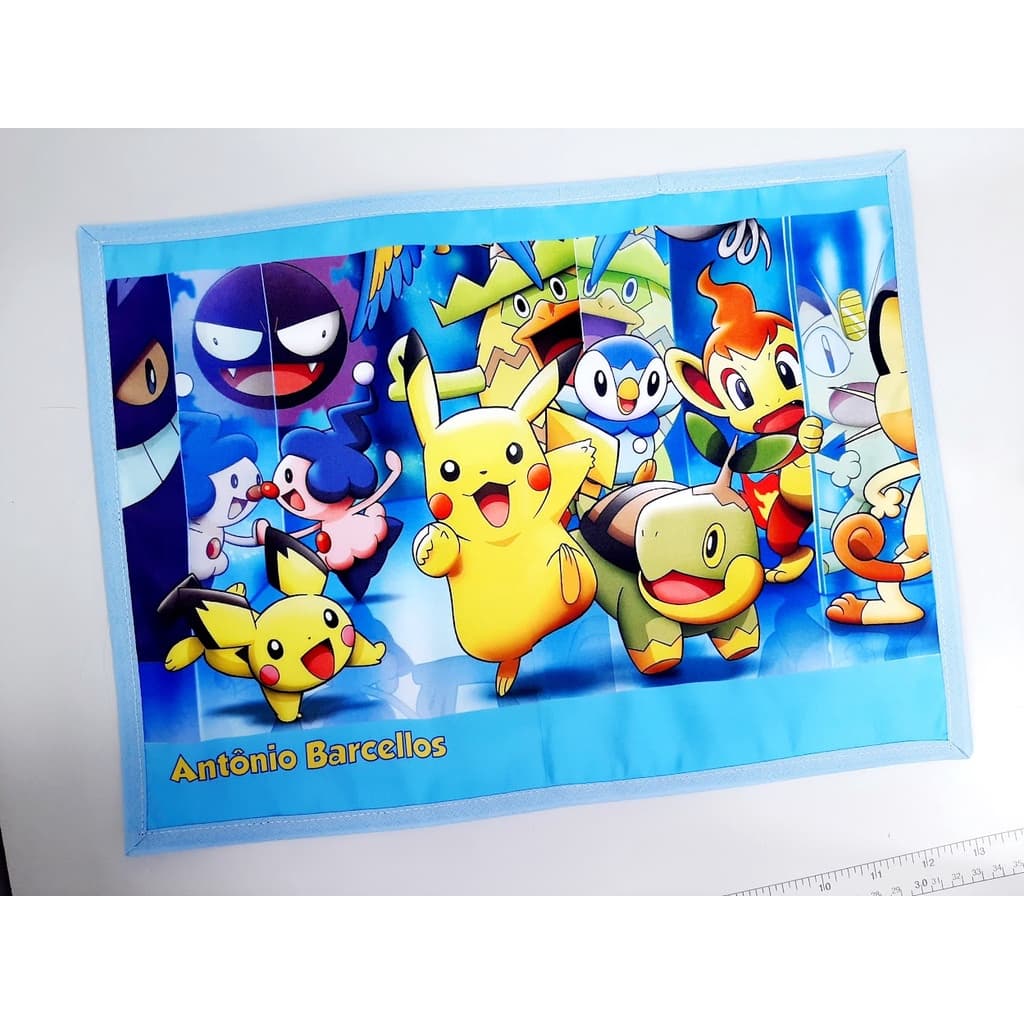 Jogo lugar americano IMPERMEÁVEL infantil escolar 30x40cm com nome personalizado tema Pokémon