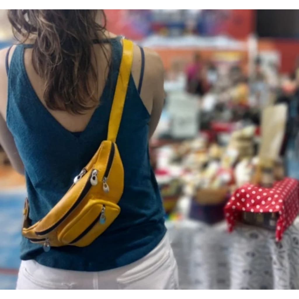 Pochete de couro. bolsa de cintura. cartucheira.