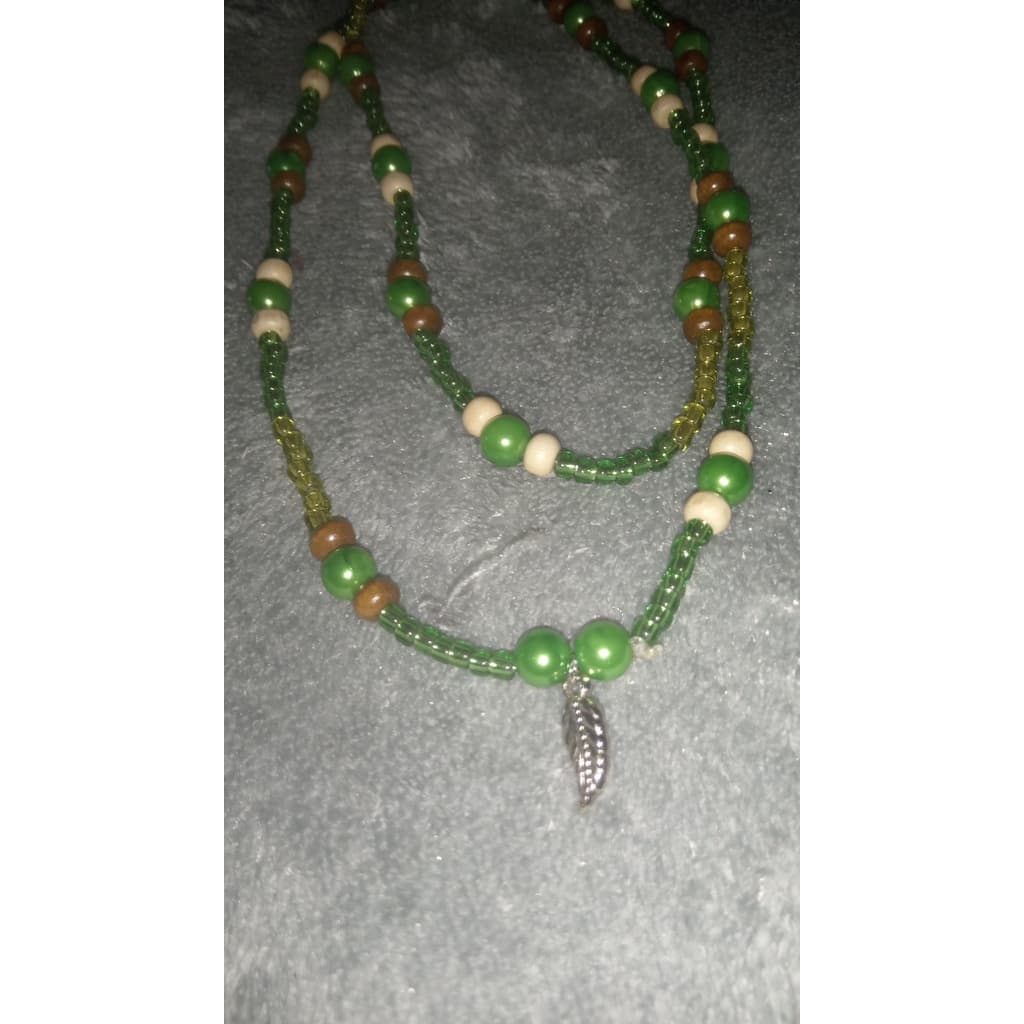 Guia de caboclo, Oxóssi, umbanda, candomblé, pena, verde, tupinambá, 7 flechas, pena verde, pena branca, pena amarela
