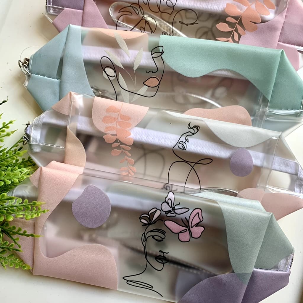 Necessaire Transparente com Tom Pastel Estampa Feminina / WX Beleza