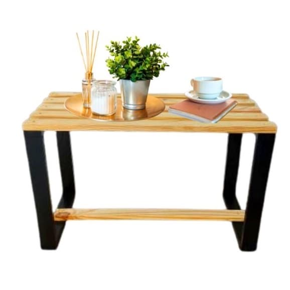 Mesa De Centro Decorativa Feita De Madeira No Estilo Industrial