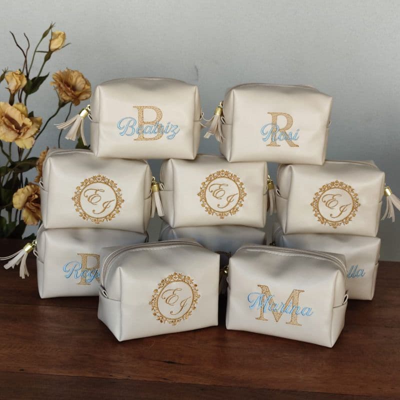 Necessaire Personalizada lembrancinha casamento, madrinhas. Bordado dois lados