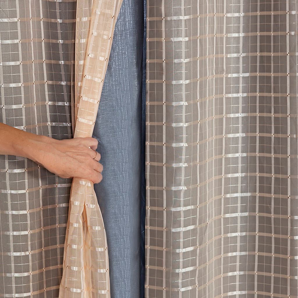 Cortina Blecaute Cinza c/ Tecido Voil Xadrez 2,80 m x 2,30 m
