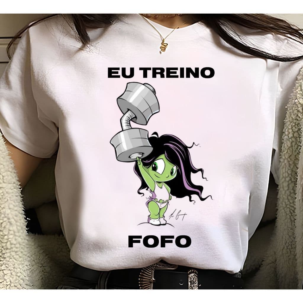 Camiseta Eu treino Fofo Mulher Segurando halter Maromba Academia