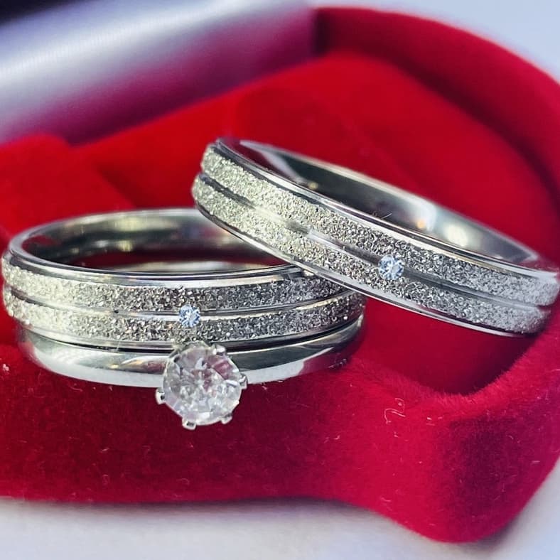 Par De Aliança Diamantada 6mm Com Solitário Namoro Compromisso Aço Inoxidavel
