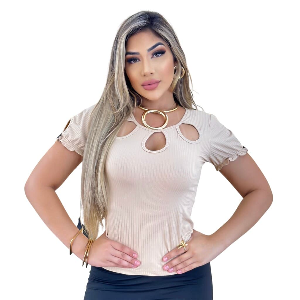 Blusa Feminina Creme com Recortes e Detalhes na Manga