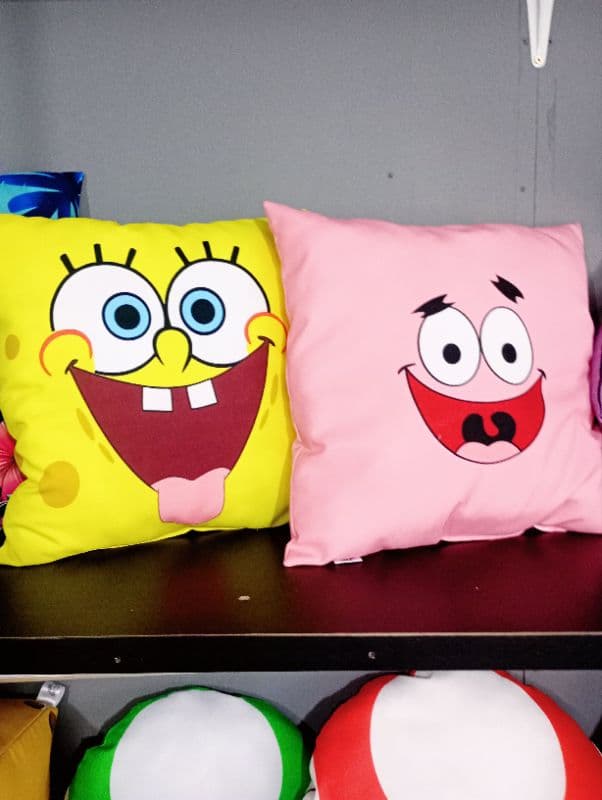 almofada Bob esponja e Patrick.