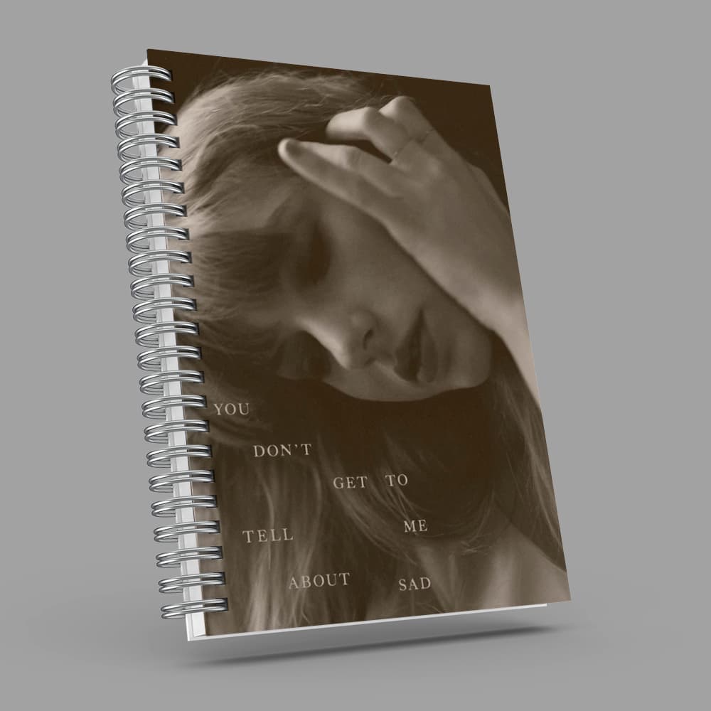 Caderno Taylor Swift com brinde especial - The Tortured Poets Department - Capa dura, tamanhos A5 ou A6.