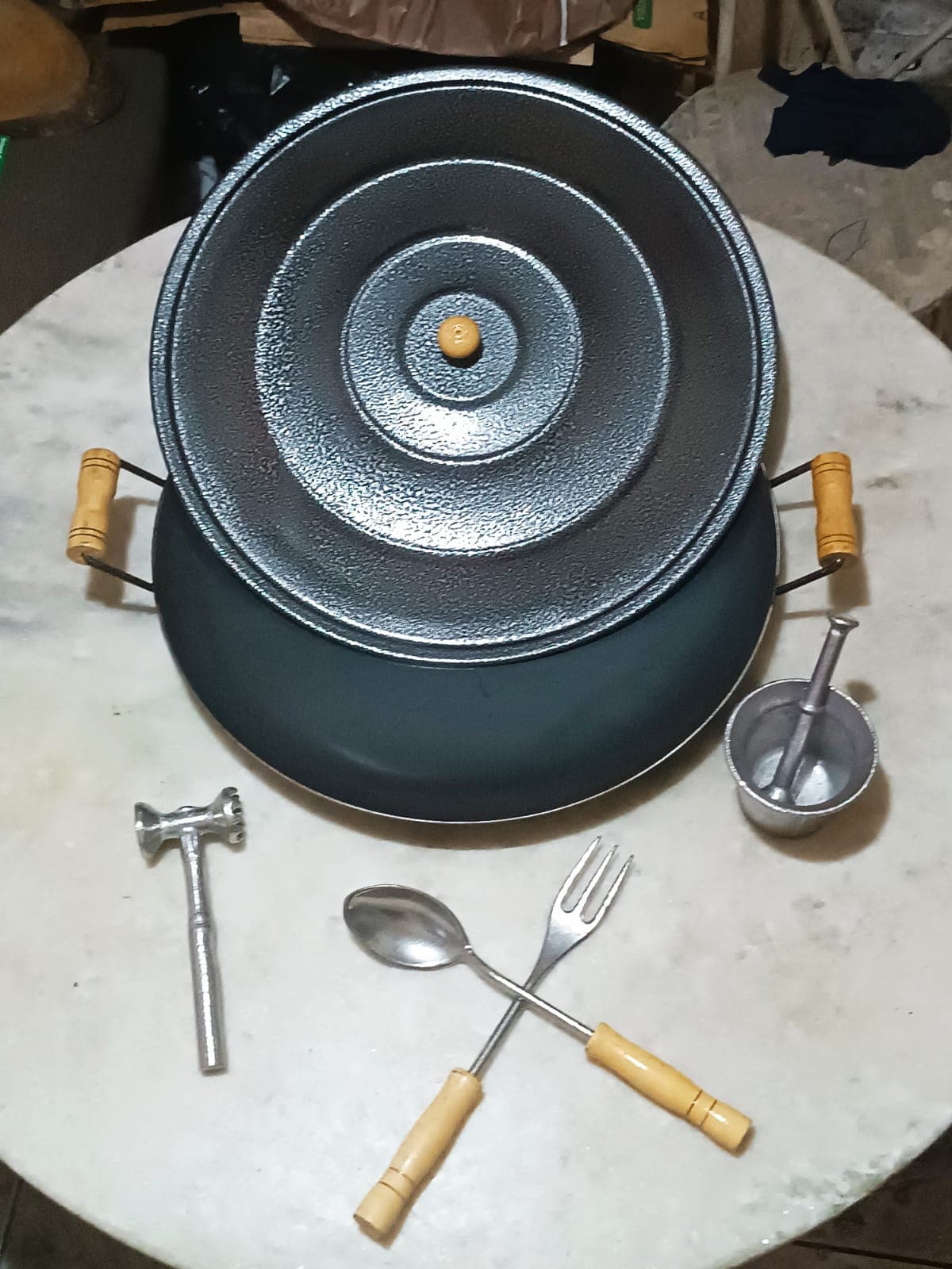 KIT Disco chapa arado com tampa + Colheres em alumínio batido Garfo Socador Amassador de alho Martelo para Bife