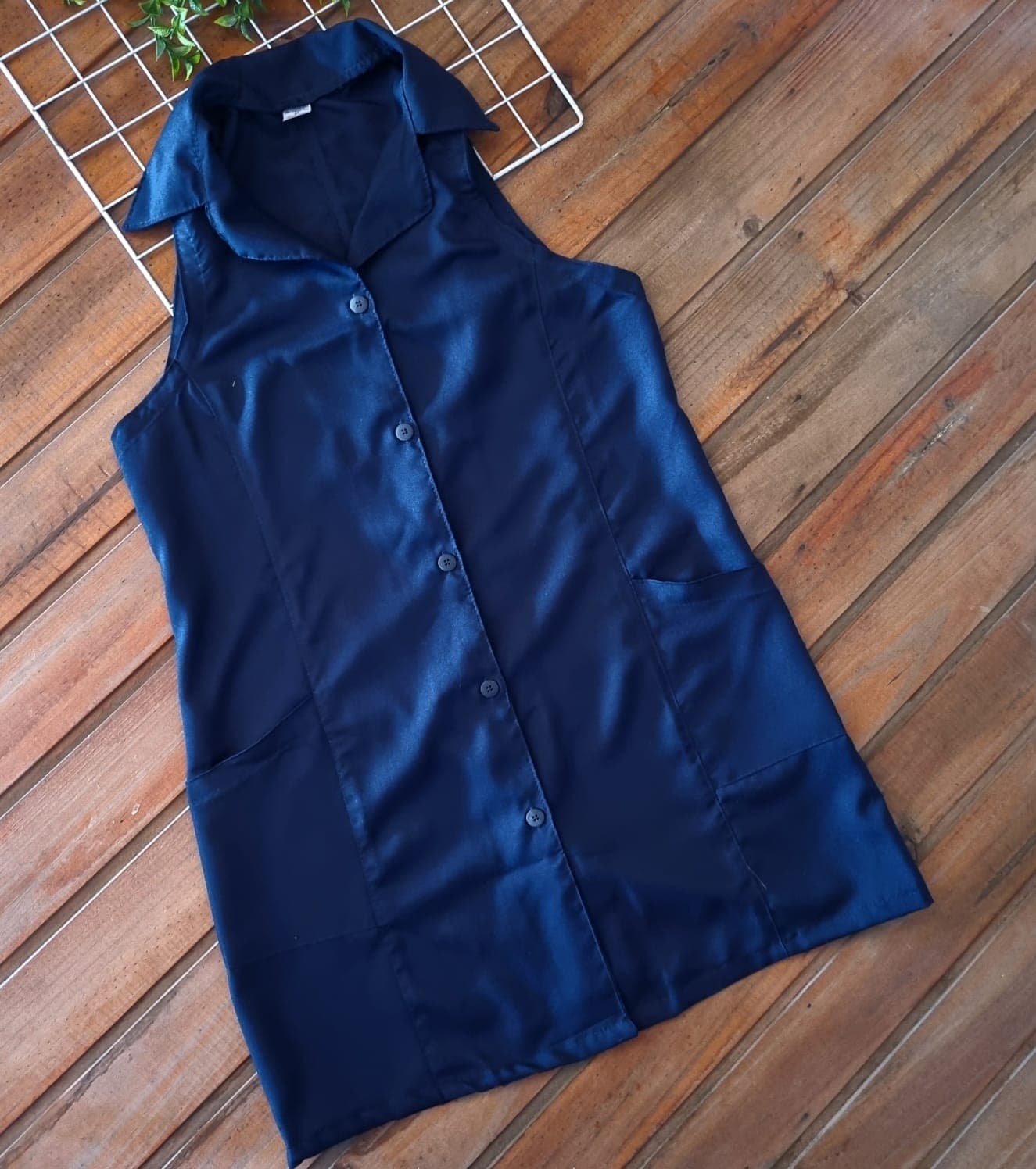 Jaleco oxford azul marinho comprido feminino. Tamanho M.