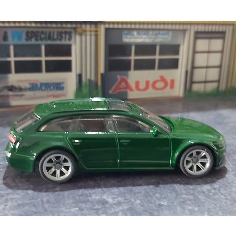 HOT WHEELS AUDI AVANT RS6 2017 NOVO NA CARTELA COM RODAS ESPECIAIS PNEUS DE BORRACHA ESCALA 1.64 TAMANHO 7CM