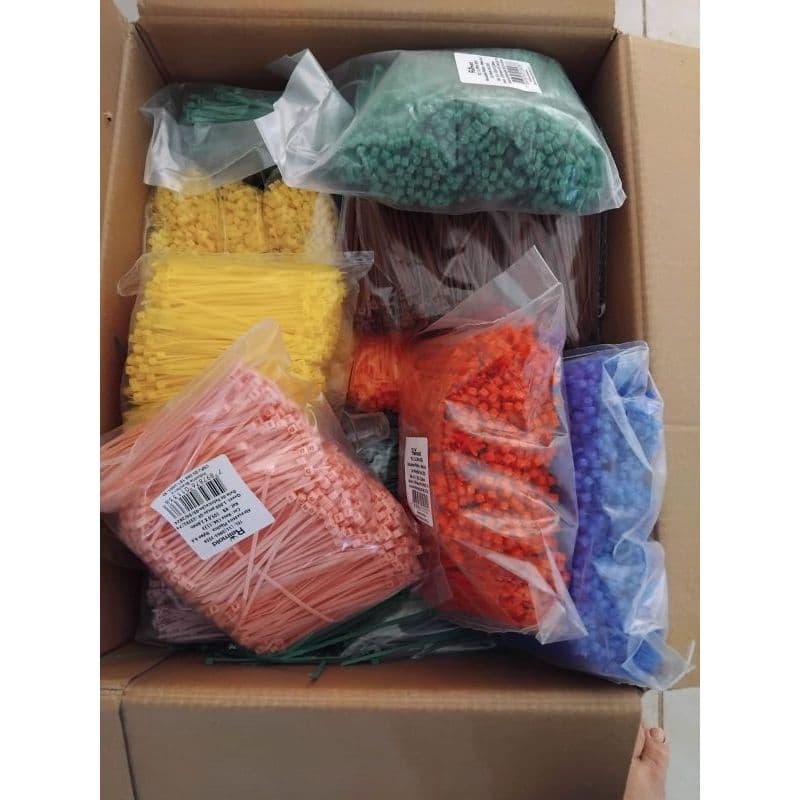 abraçadeiras de nylon 10 cores diferentes PCT com 300 abraçadeiras.