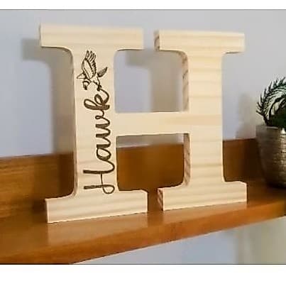 Letras em madeira com personalização a laser