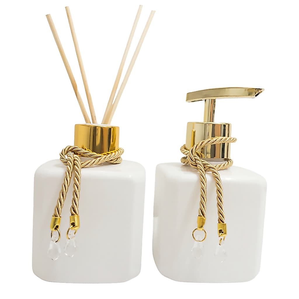 Banheiro Kit Frasco Plástico Branco Com Cordão Dourado Aromatizador de Ambiente e Saboneteira Lavabo