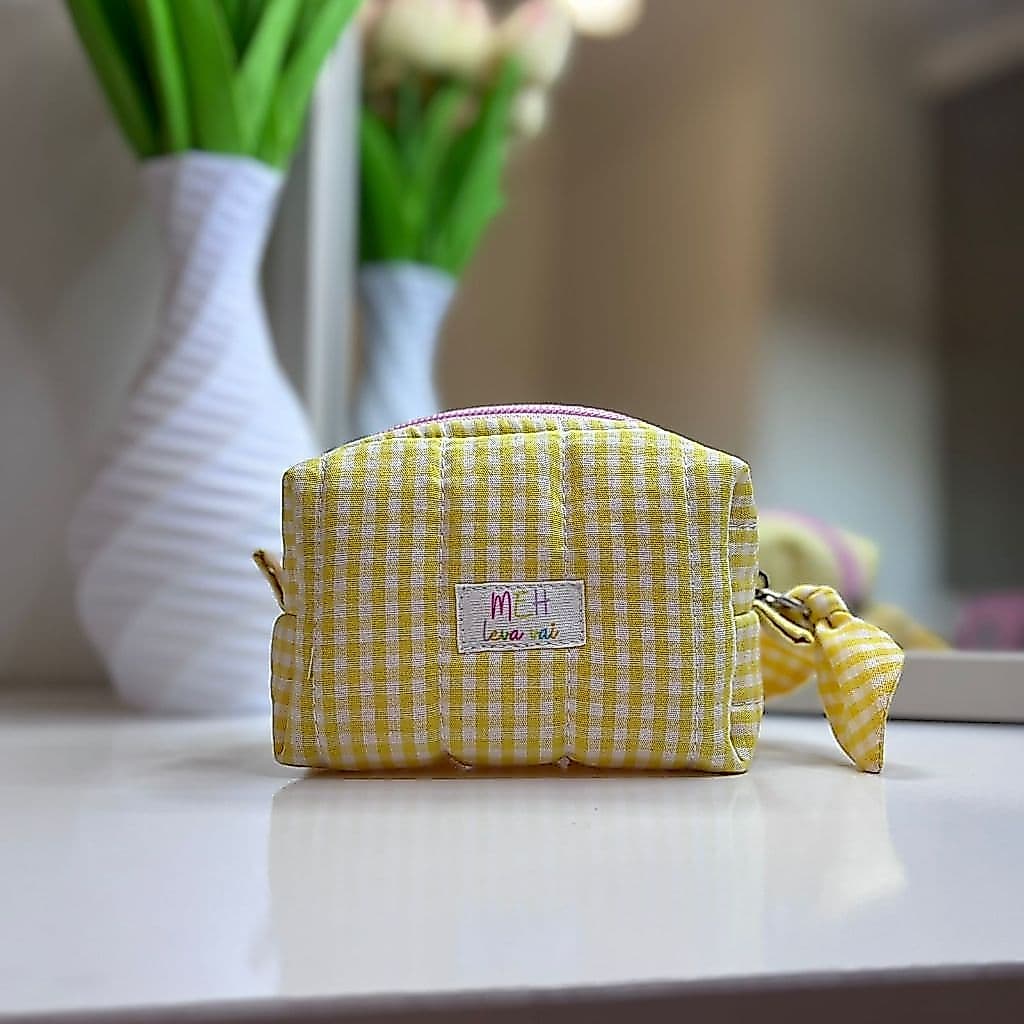 Mini bolsa de higiene xadrez amarela, equipada com um zíper rosa RXND