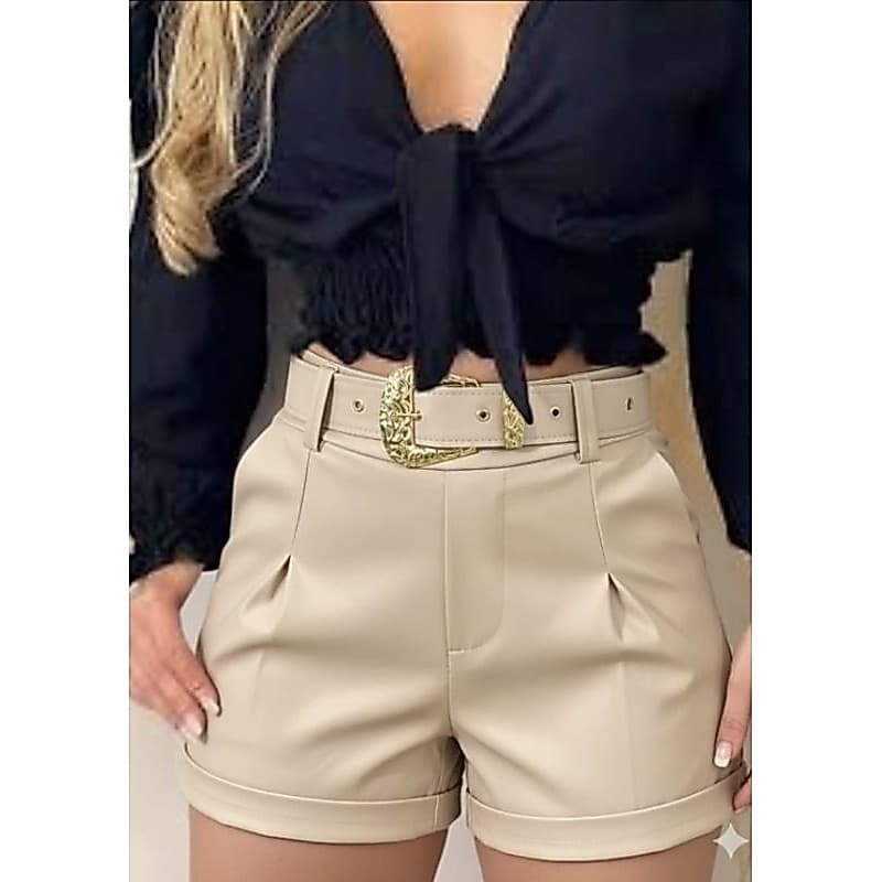 shorts couro com fivela dourada
