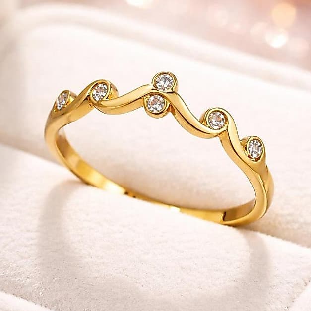 Anel Aço Inox Dourado com Ondas com 7 Pedrinhas