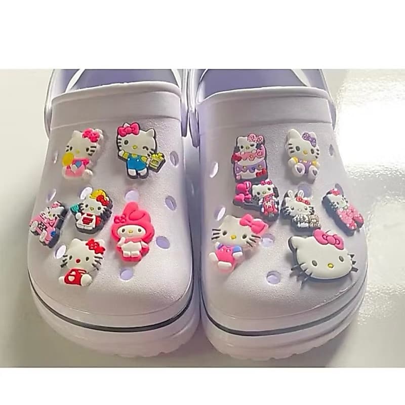 Kit 5 Pins Bottons Enfeites Para Chinelo Babuche Hello Kitty Rosa/Vermelho/Azul