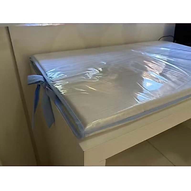 Trocador para cômoda todo branco acabamento azul claro