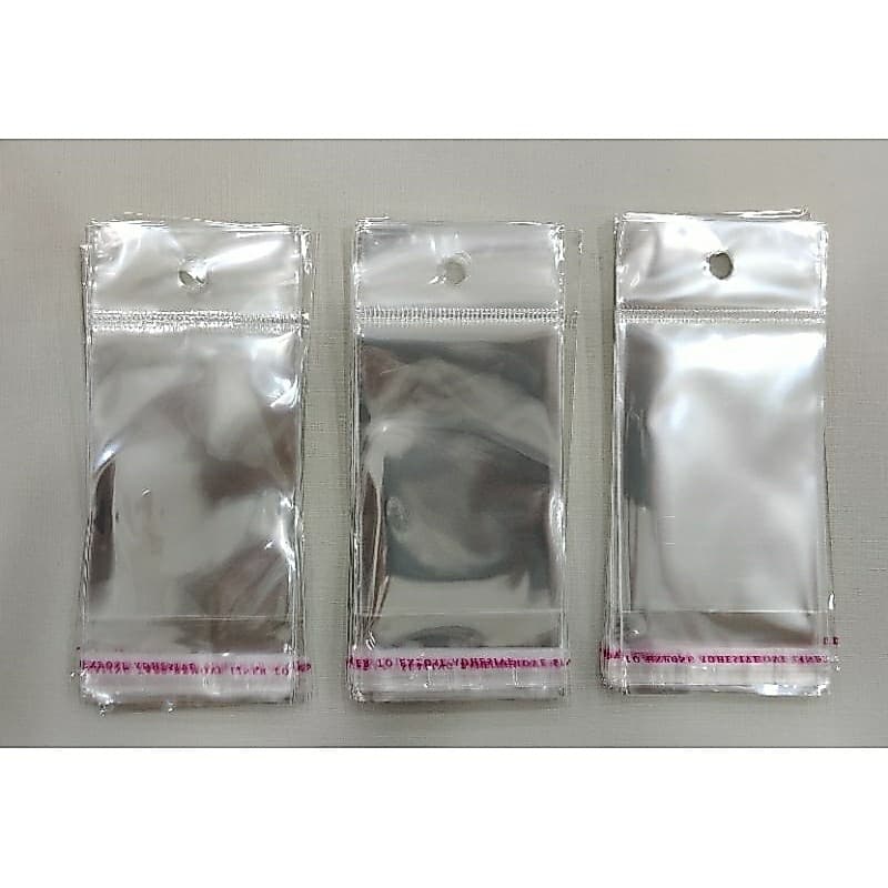 Saco adesivado com furo. Tamanho 5x5+3+3 ,  5x7+3+3cm ou 5x8+3+3. 1000 unidades.