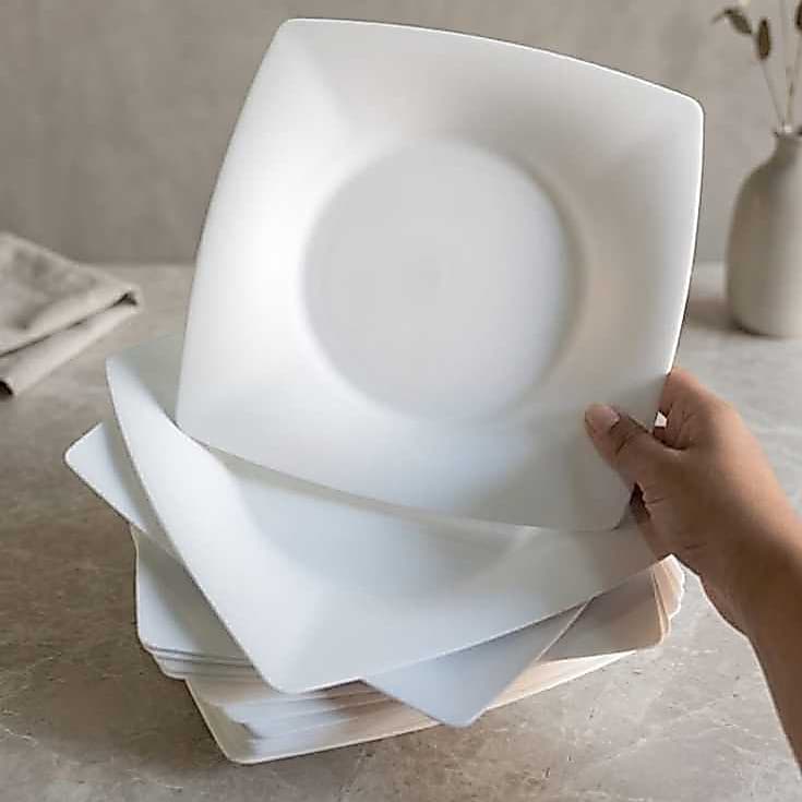 Kit 5,10,15, ou 20 Pratos Quadrados Refeição BRANCO(Plástico). Jantar/Almoço.