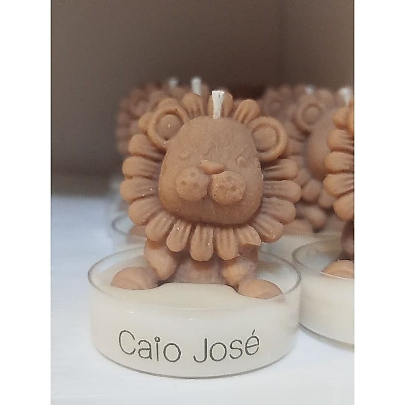 Lembrancinhas kit velas leãozinho no acrílico com etiqueta personalizada