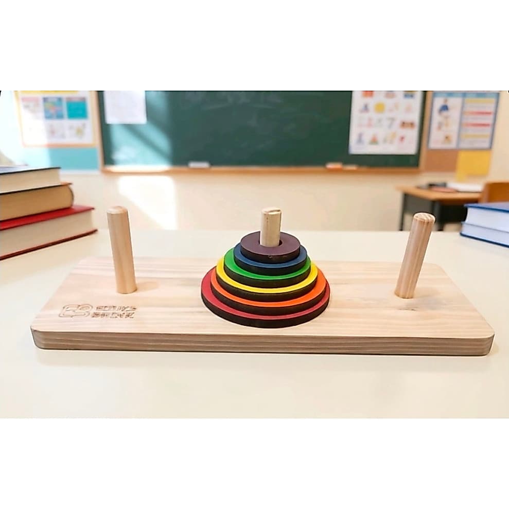 Torre de Hanoi Montessori Colorida Jogo Matemático Infantil de Raciocínio Lógico