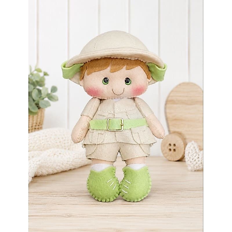 Enfeite decorativo boneco menino safari 15 cm