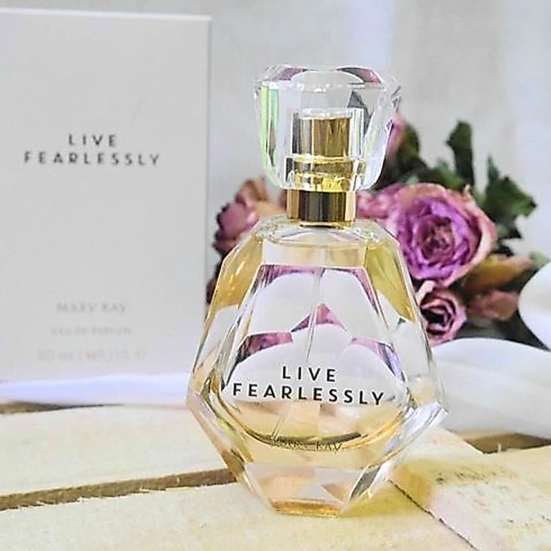 Perfume Live Fearlessly Deo Parfum Feminino 50ml | Perfume Amadeirado Marcante e Sofisticado