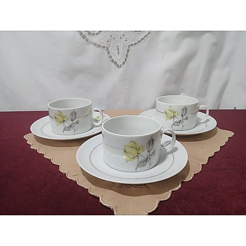 3 antigas xícaras de chá porcelana  renner/