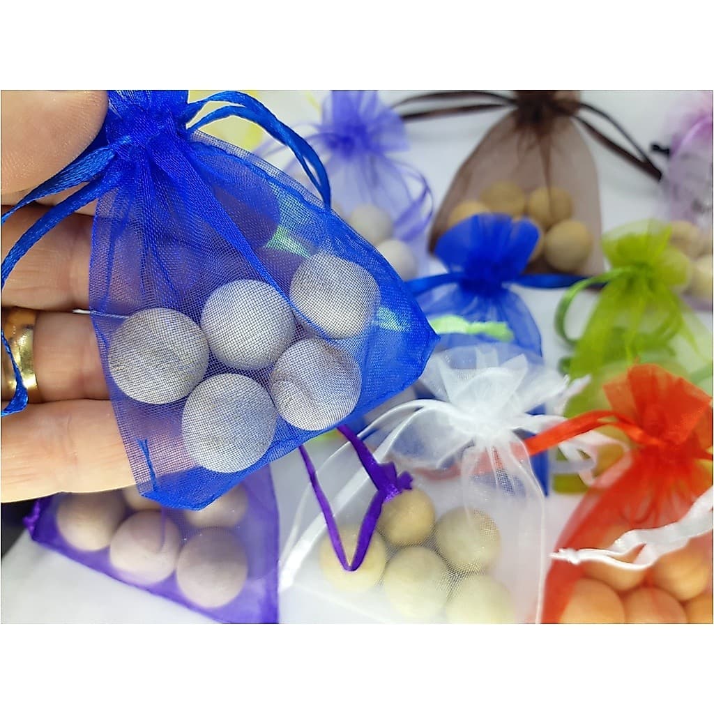 50 Bola De Cedro Anti Traça Mofo Bolor 10 Saquinhos de Organza MIX DE CORES 7x9