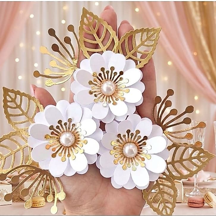 Flores papel margarida luxo detalhes dourado pérola topo bolo Decoração aniversário jardim encantado
