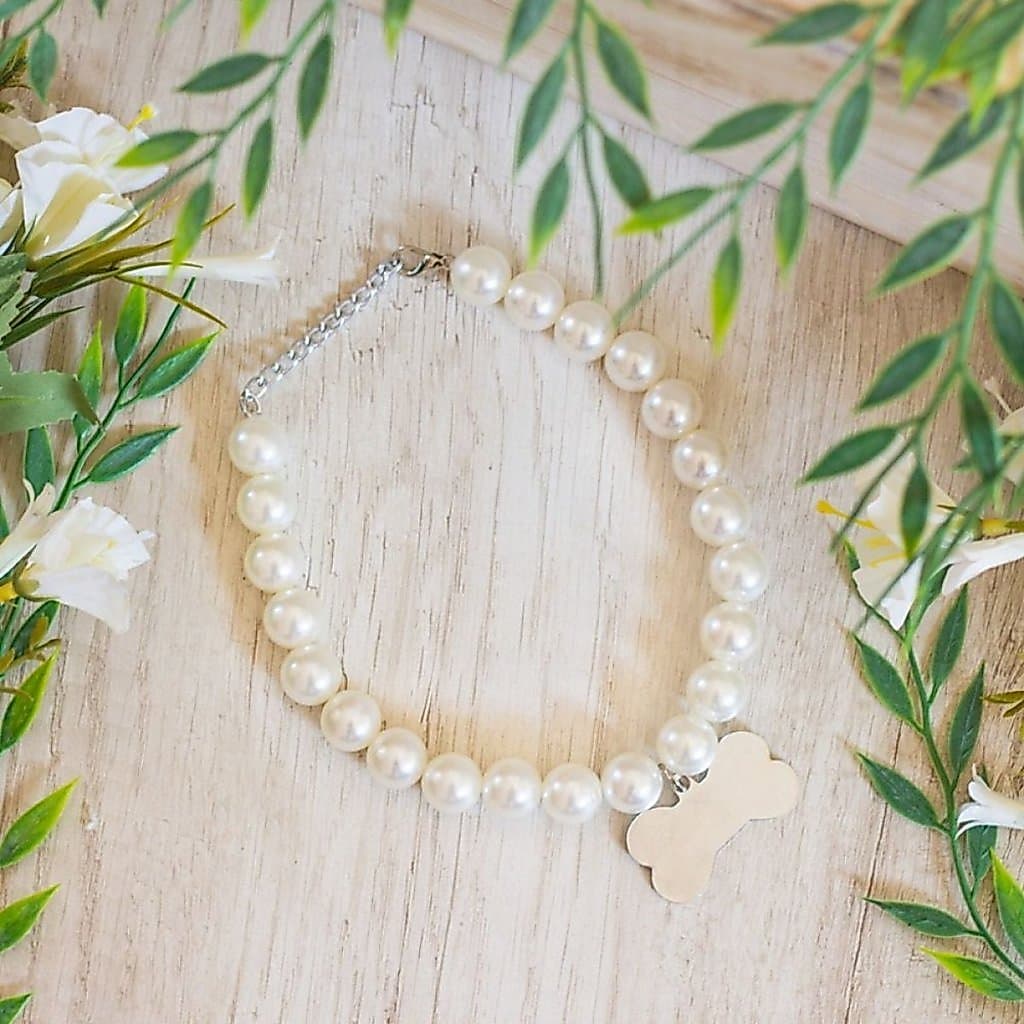 Colar de Pérolas Pet Luxo para Cães e Gatos com Pingente de Ossinho 🦴 Gargantilha Ajustável Elegante