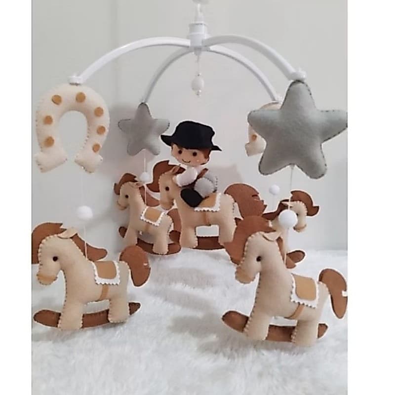 Mobile musical para berço cavalinho com fazendeiro  cavalo cor neutra