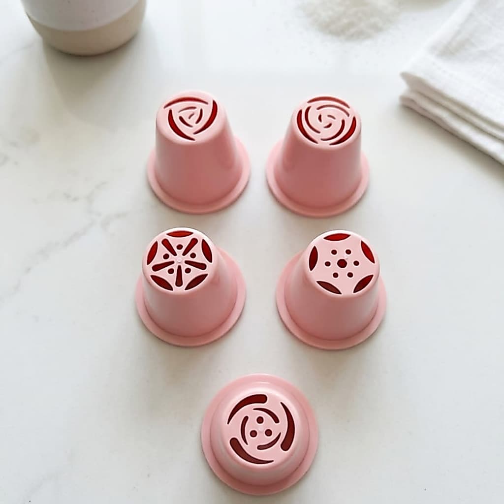Kit 5 Bicos Russos De Confeitar Flores Prático Para Chantilly e Cupcake (cor aleatório)