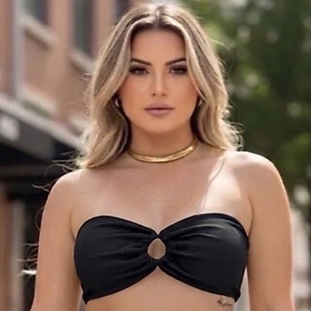 Cropped Tomara que caia Texturizado com detalhe de argola