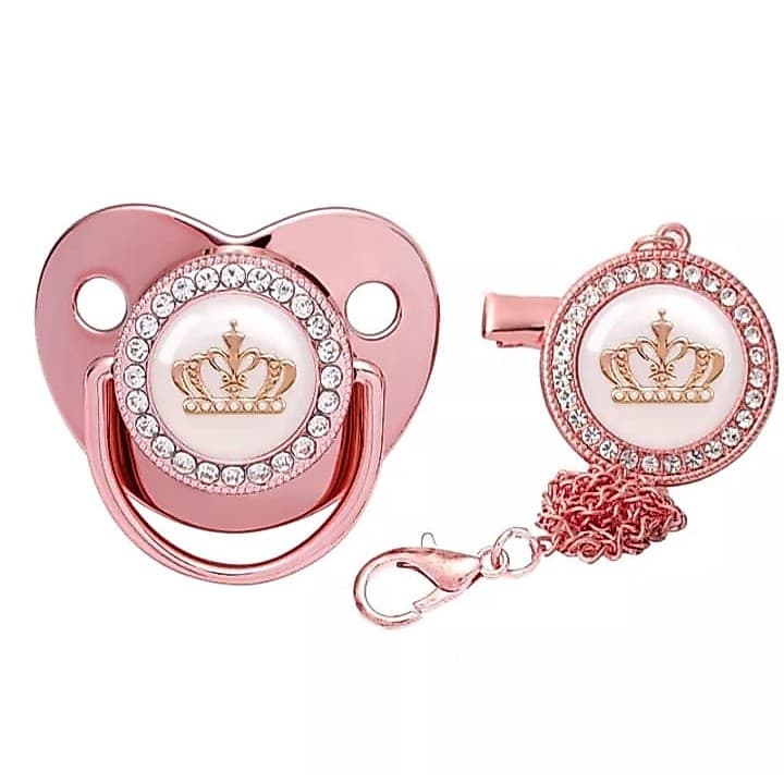 Chupeta de Luxo STRASS BLOGUEIRINHA + Prendedor de Chupeta – Bico Ortodôntico – Pronta Entrega - RN a 6 Meses