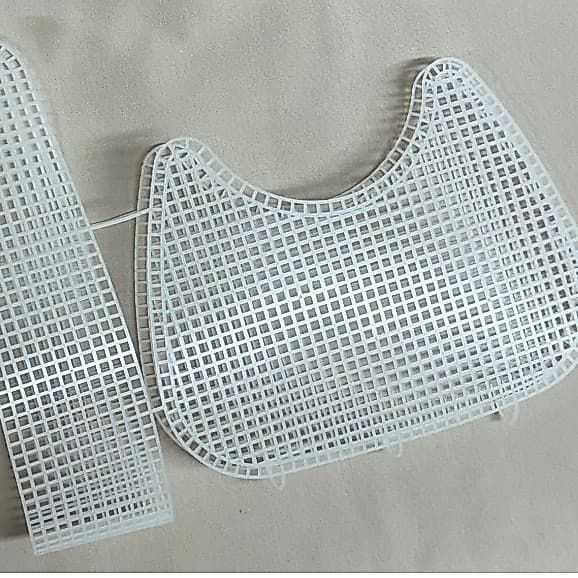 Tela Molde Para Bolsa Bag Tela Plástica Com Furos 51X29 Cm - Und