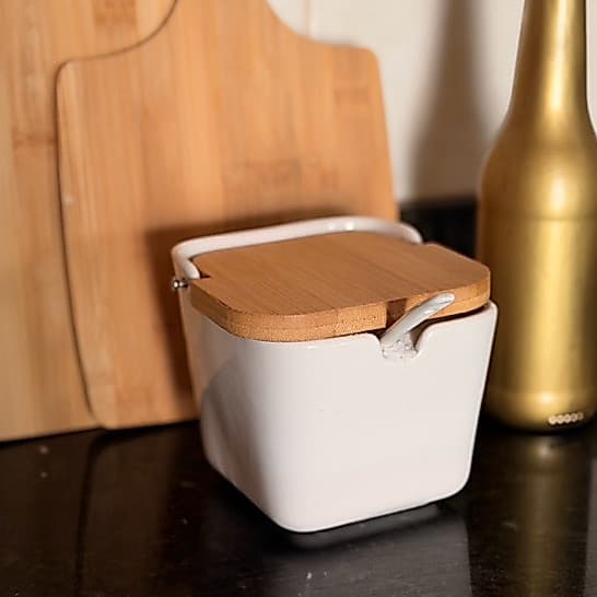 Saleiro Porta Sal de Cerâmica Pocelana com Tampa de Bambu e Colher Branco Bianco para Cozinha- Lyor