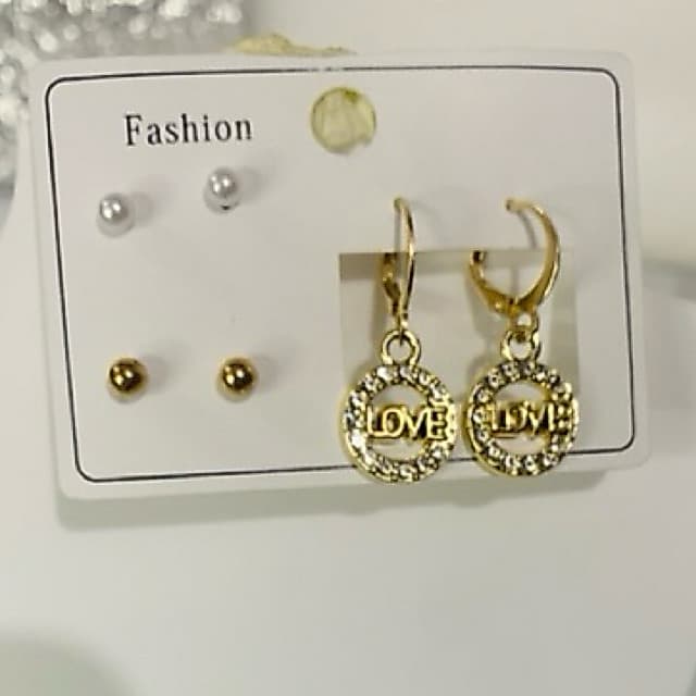 Kit Trio de Brincos Delicados – Cartela com 3 Pares (Modelos Variados)