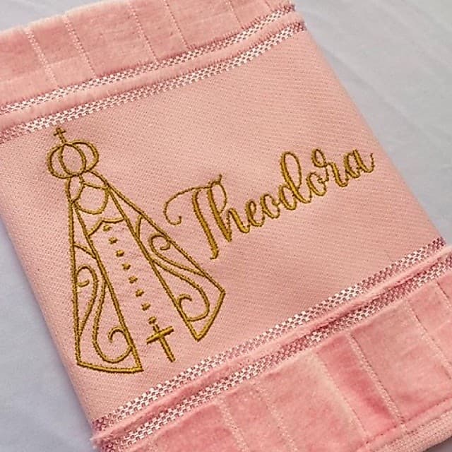 Toalha Bordada Personalizada Nossa Senhora Terço Contorno com Nome