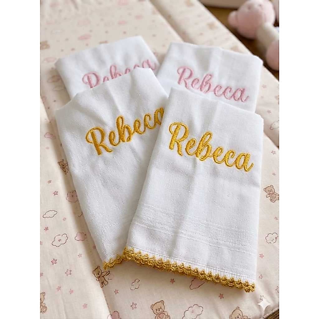 Fralda de pano de Passeio bordada SÓ O NOME personalizado com acabamento em crochê de Picueta