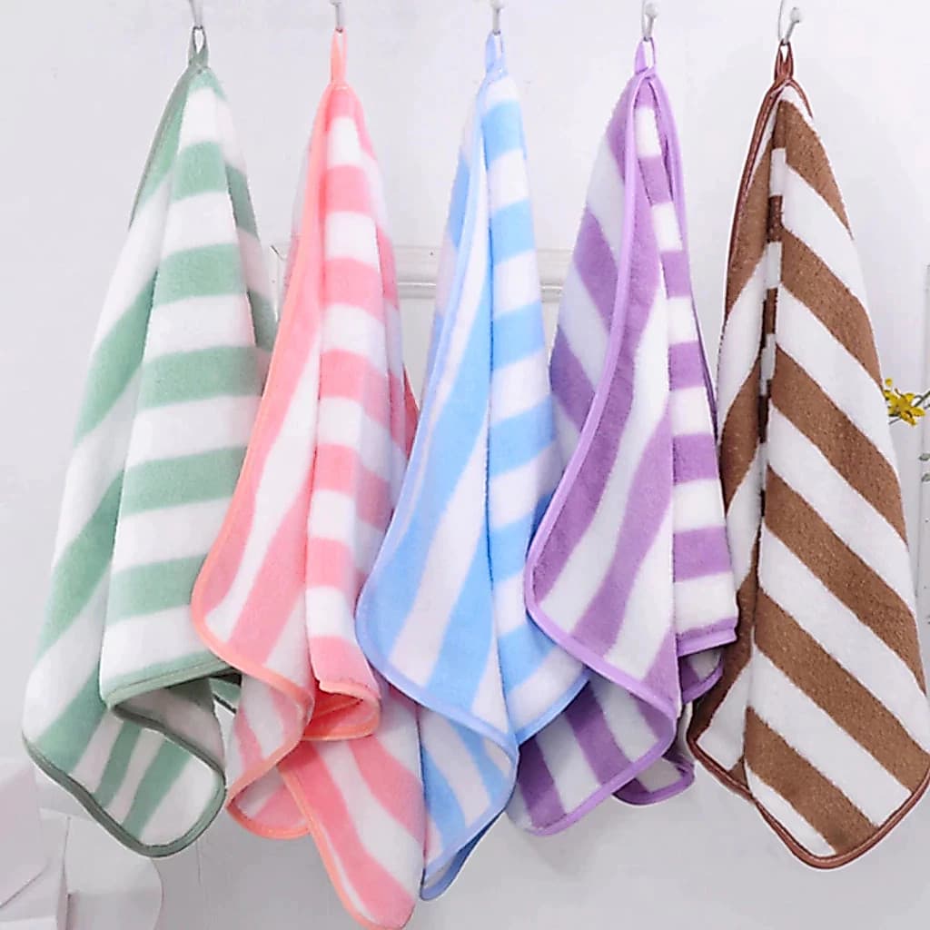 Toalha de Banho Soft Listrada 70 x 140cm Piscina Felpuda Praia