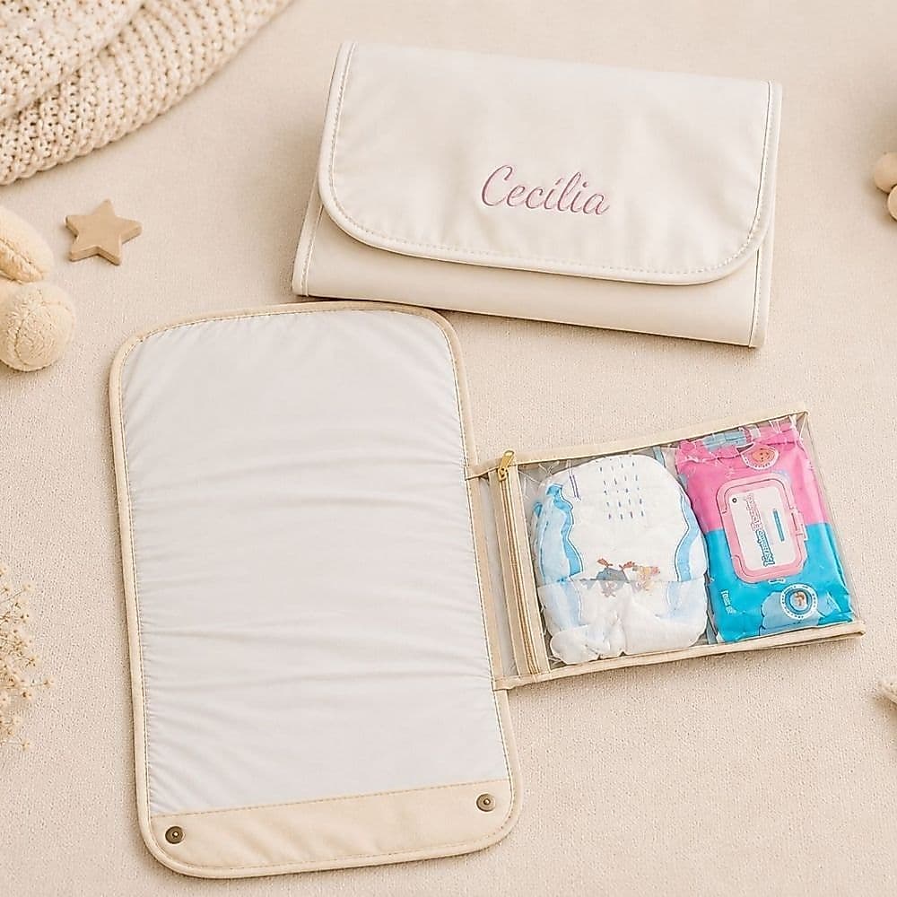 trocador de bebê personalizado com bolso pra itens de higiene, portátil, dobrável e impermeável