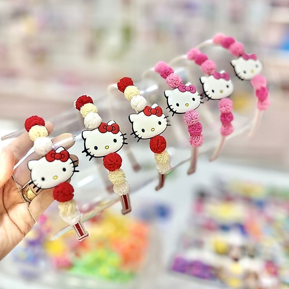Tiara Infantil Hello Kitty Com Pompom Colorida Acessório Cabelo Menina Confortável Antideslizante Festa Escola