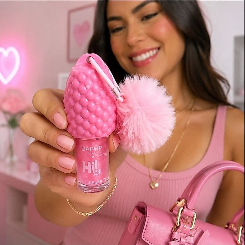Lip Gloss Morango Brilho Hidratante Labial com Chaveiro Pompom e Perola