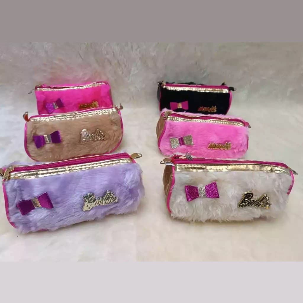 🎀  Necessarie/Estojo Escolar Peluciado Barbie / Minnie – Luxo e Estilo! 💖